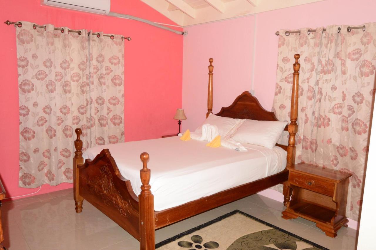 Josan'S Haven Villa Ocho Rios Exterior photo